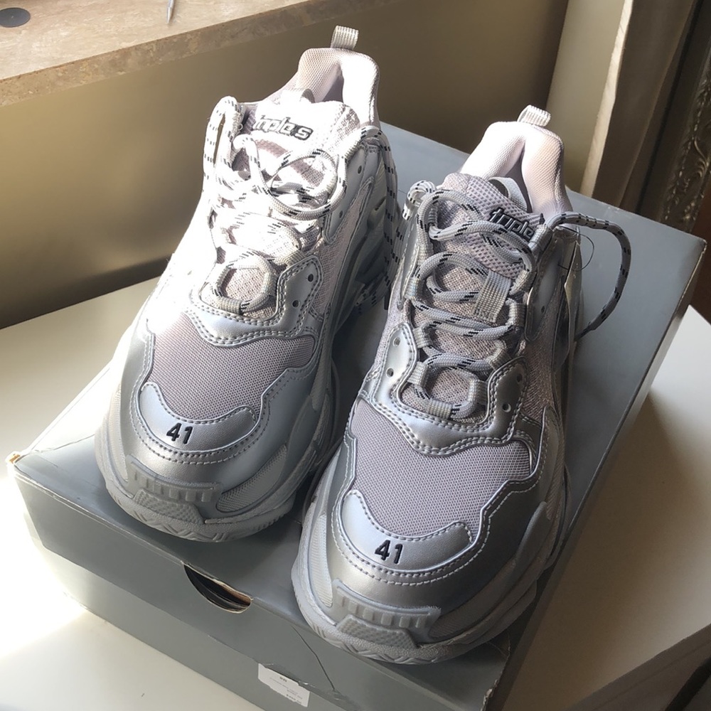 Balenciaga gray triplets sneakers - Picture 4 of 10